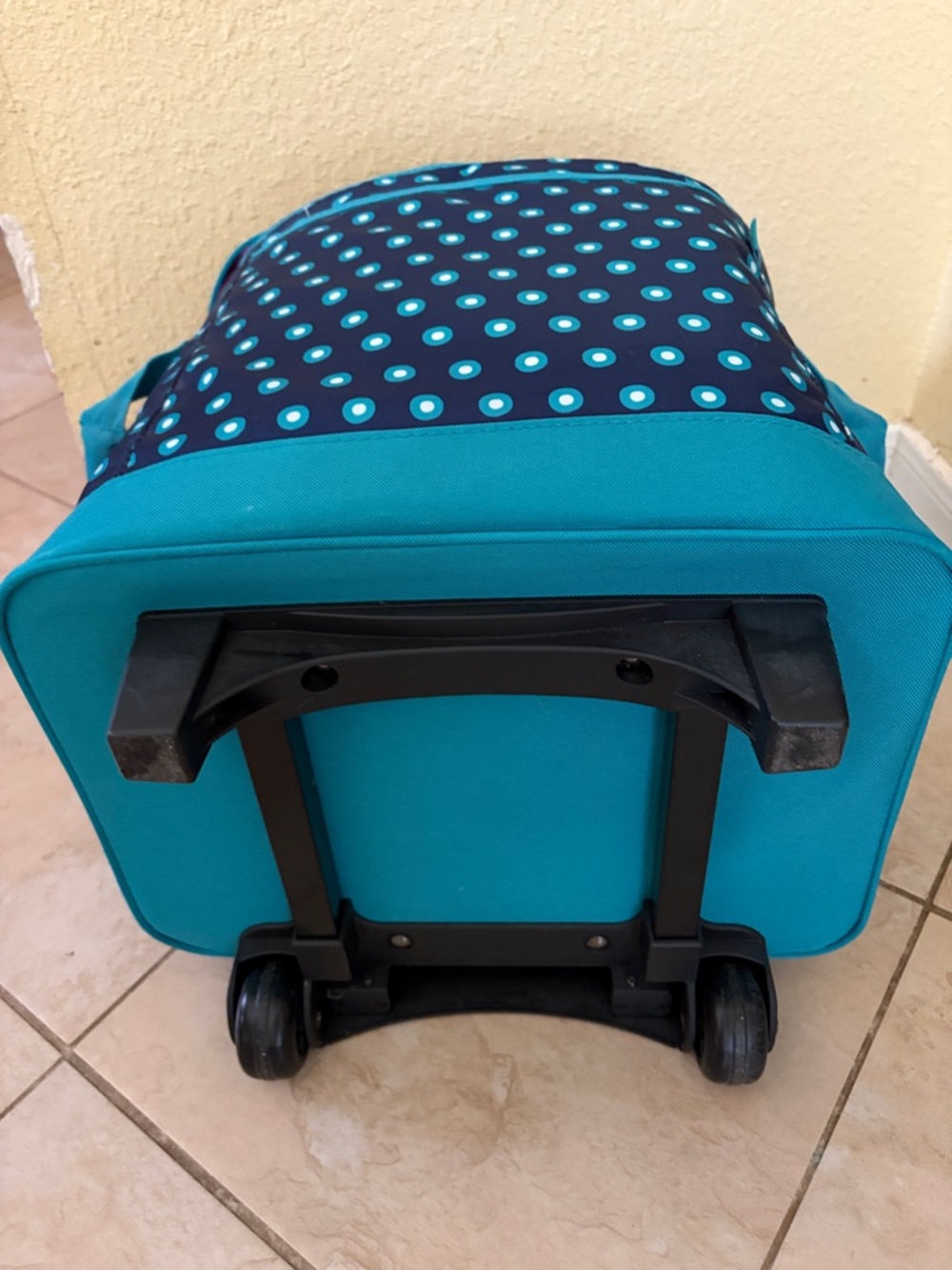Arctic Zone 50 can rolling cooler Blue Polka Dot with Teal Trim - Picture 4 of 10